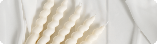 csavart sima gyertyák állandó kollekcióban