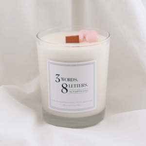 3Words 8Letters - Eper és Rebarbara illatú gyertya